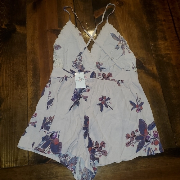 GET LUCKY Romper shorts creamy pink with blue NEW medium - Picture 8 of 13